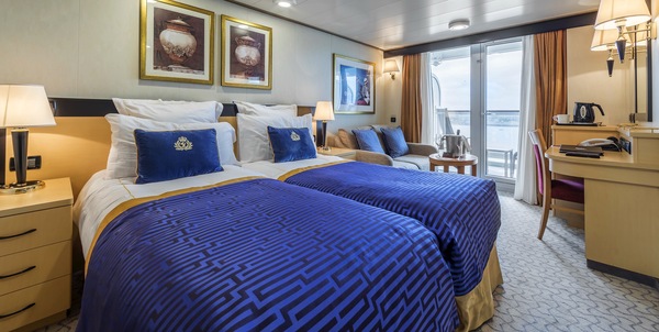 CUNARD Queen Elizabeth BA 1.jpg